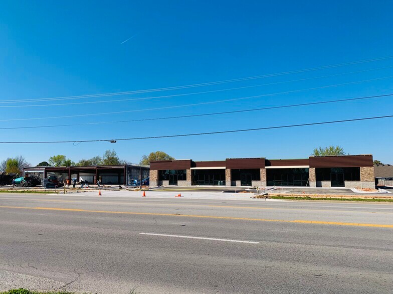 2630 E Robinson Ave, Springdale, AR for lease - Building Photo - Image 2 of 9