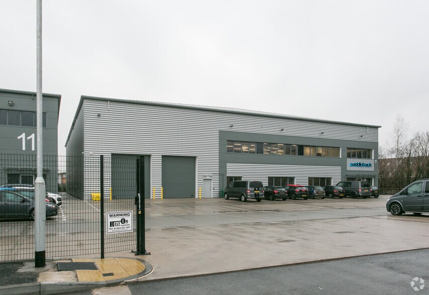 Armstrong Way, Yate à louer - Photo du bâtiment - Image 3 de 5