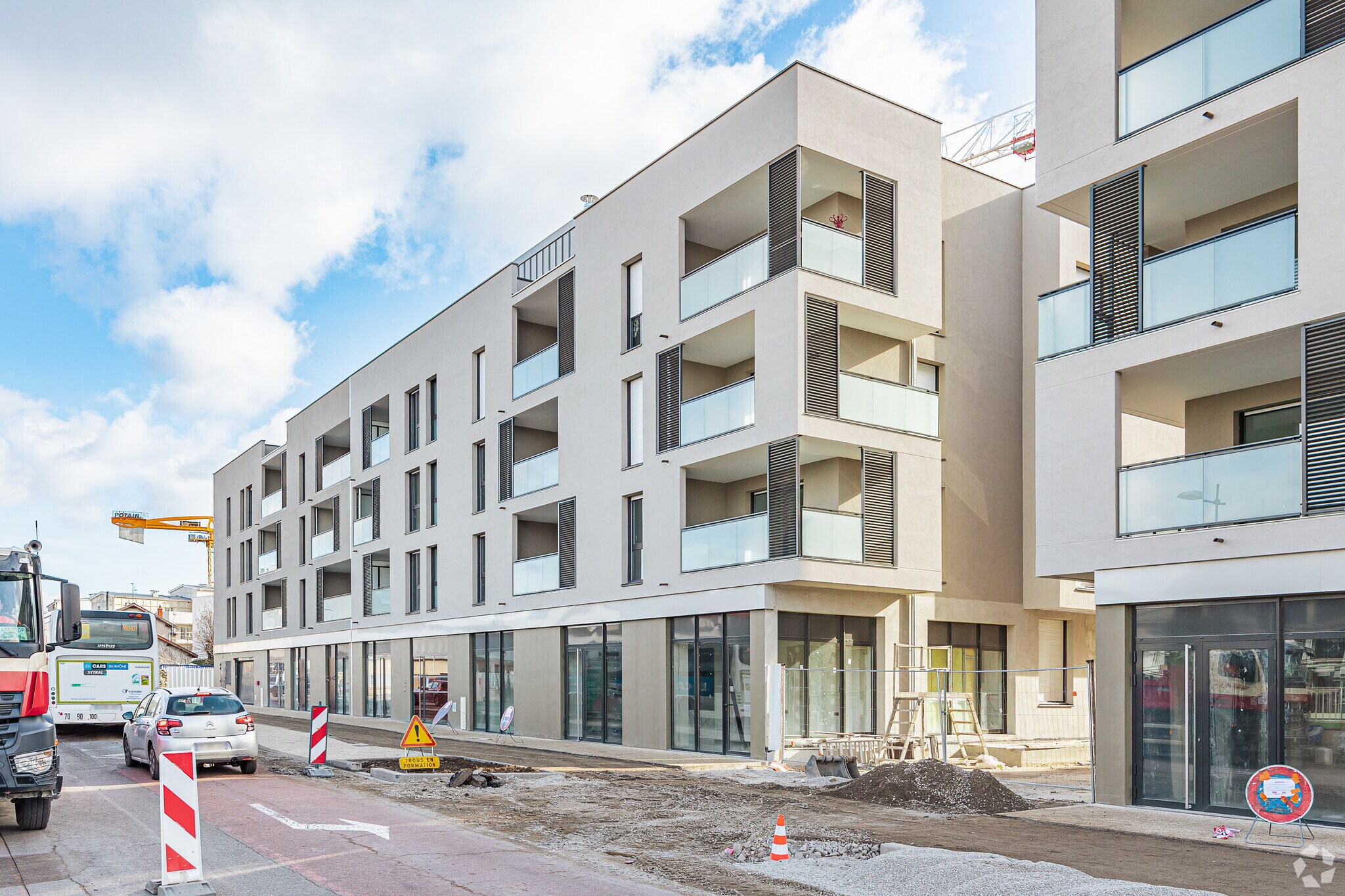 Commerce de détail dans Brignais à louer Photo principale- Image 1 de 3