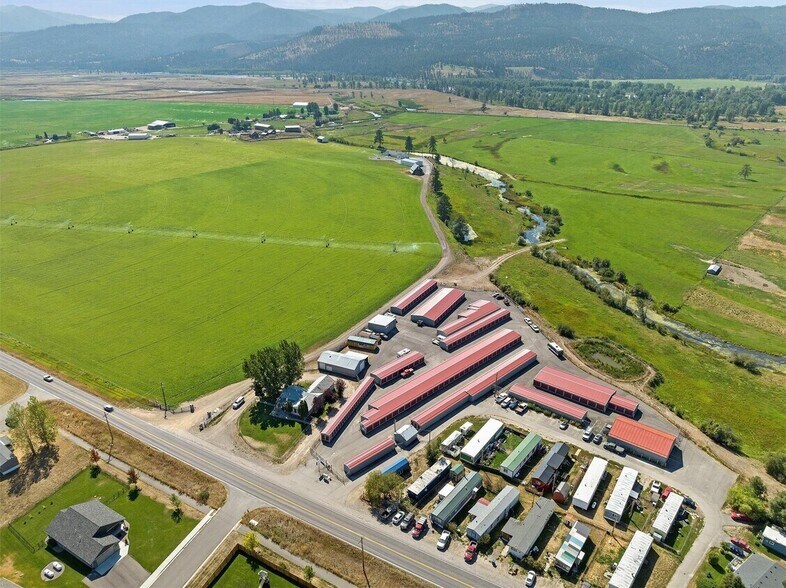 Plum Storage &  Mobile Home Park portefeuille de 2 propriétés à vendre sur LoopNet.ca - Photo du bâtiment - Image 2 de 17