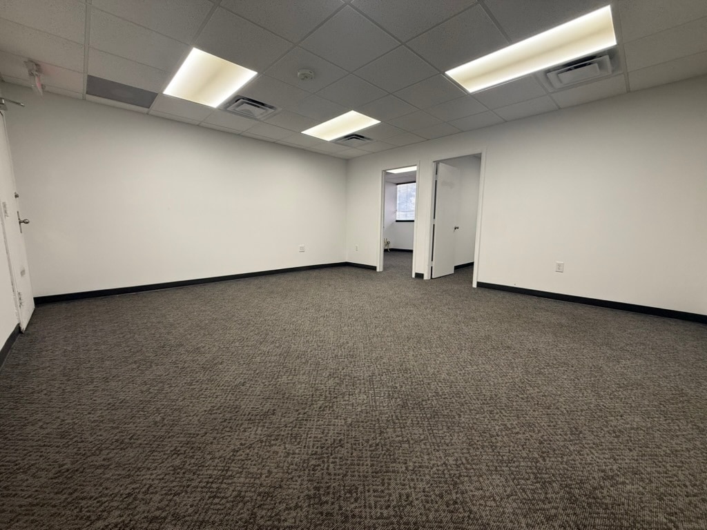 7506-7560 NW 70th St, Miami, FL à louer Photo intérieure- Image 1 de 21
