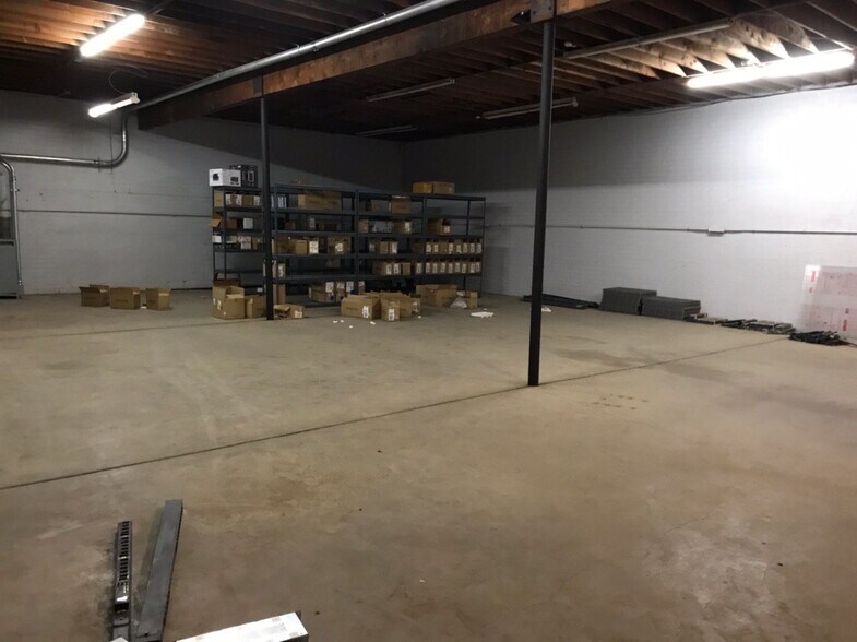 1706 E Curry Rd, Tempe, AZ à louer - Photo du bâtiment - Image 3 de 10