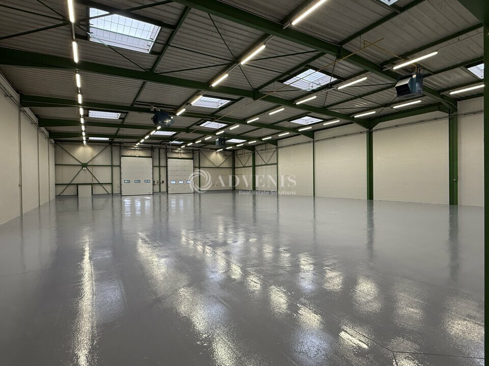 Flex in Saint-Thibault-des-Vignes for lease Building Photo- Image 1 of 9