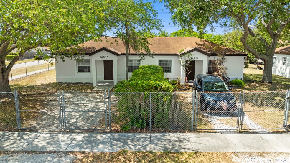 10510 SW 182nd St, Miami, FL for sale - Primary Photo - Image 1 of 27