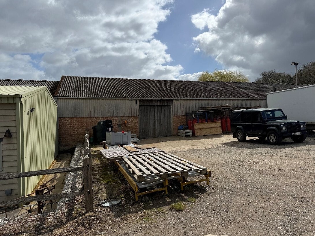 Units 1-3 Gate Street Yard, Guildford for lease Primary Photo- Image 1 of 6