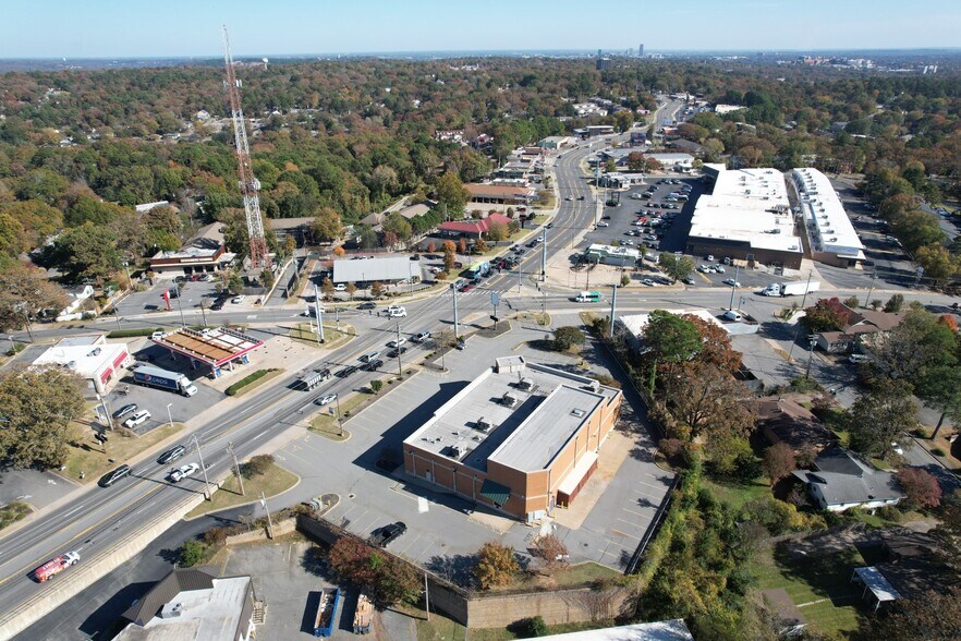 7601 Cantrell Rd, Little Rock, AR à louer - Photo du bâtiment - Image 3 de 6