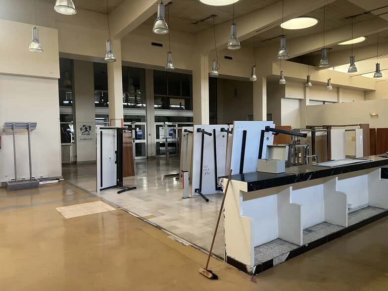 18 Rue Gabriel Marie, Marseille for sale - Interior Photo - Image 3 of 4