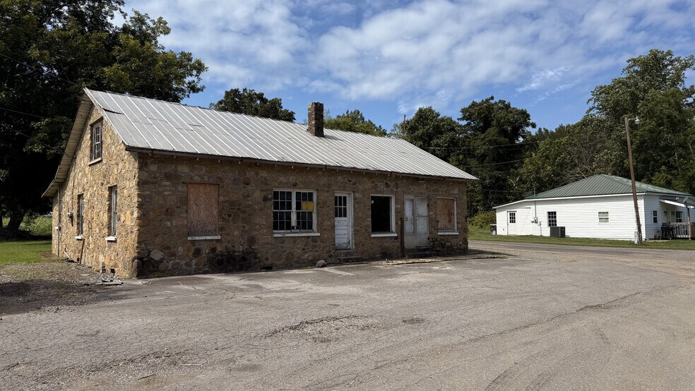 41 Upper Shut In Rd, Hot Spgs, Hot Springs, NC à vendre - Photo du bâtiment - Image 2 de 28