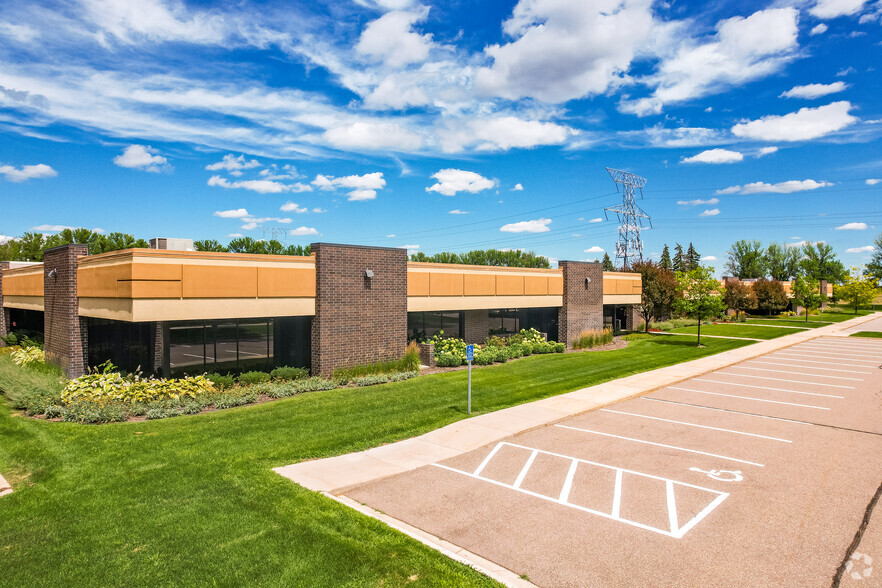 3850 N Annapolis Ln, Plymouth, MN for lease - Building Photo - Image 1 of 12