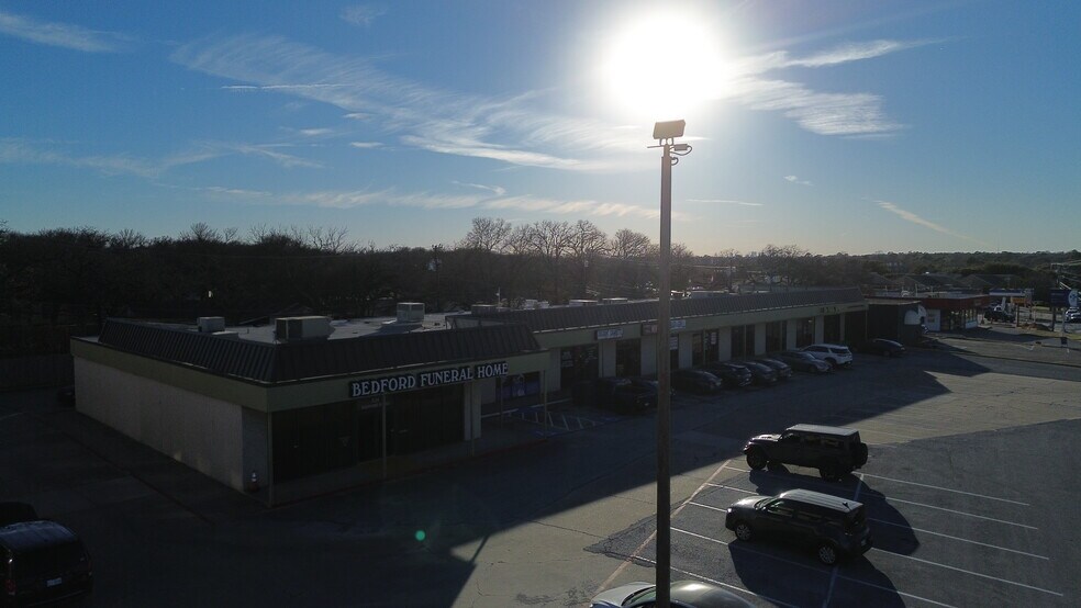 510-524 Bedford Rd, Bedford, TX à louer - Photo du bâtiment - Image 2 de 5