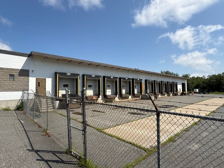 221 Cherry St, Shrewsbury, MA for lease - Building Photo - Image 2 of 8