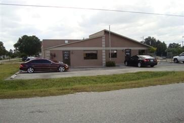 1345 Old Pondella Rd, Cape Coral, FL à vendre - Photo du bâtiment - Image 2 de 6