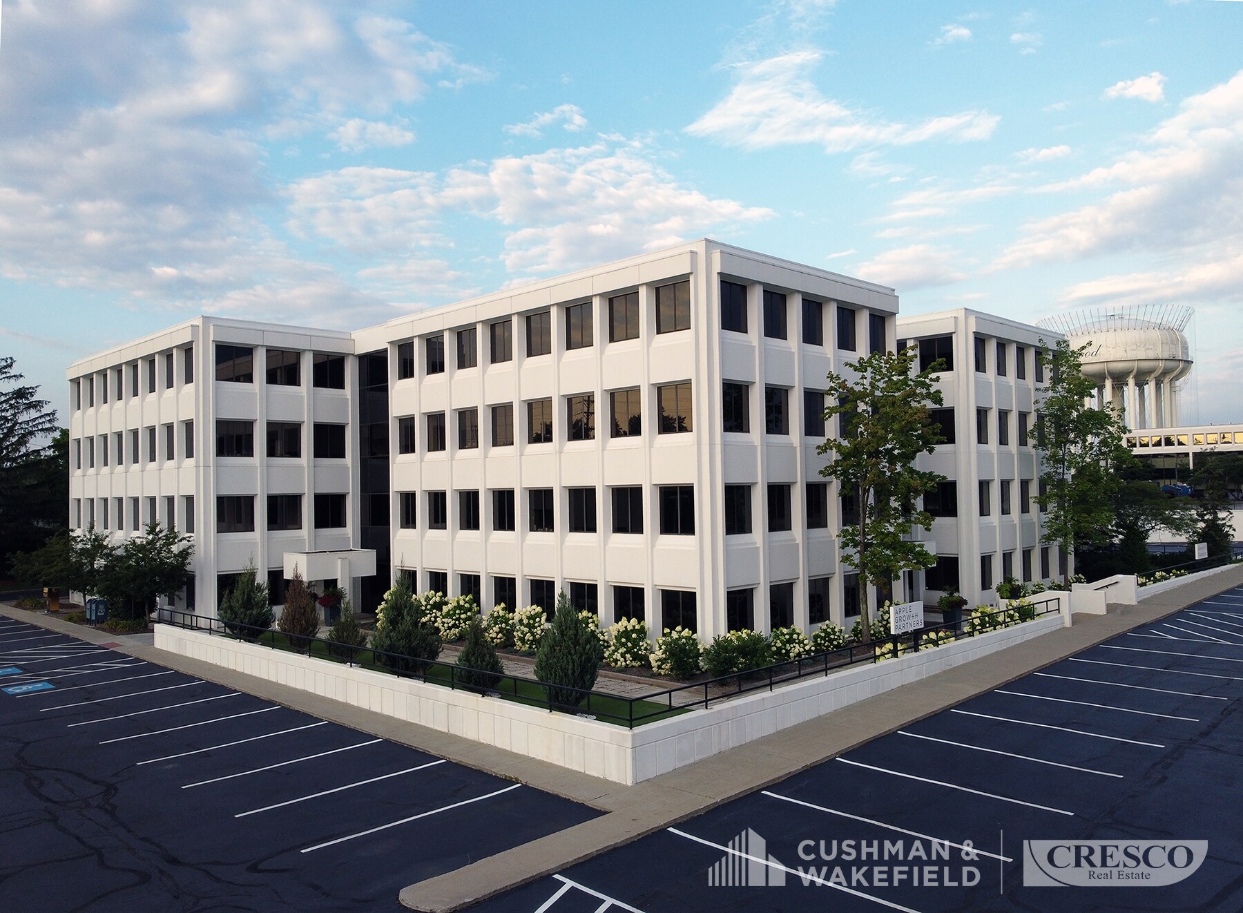 25550 Chagrin Blvd, Beachwood, OH à louer Photo principale- Image 1 de 5