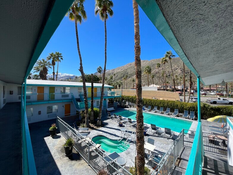 1450 S Palm Canyon Dr, Palm Springs, CA à vendre - Photo du bâtiment - Image 3 de 8