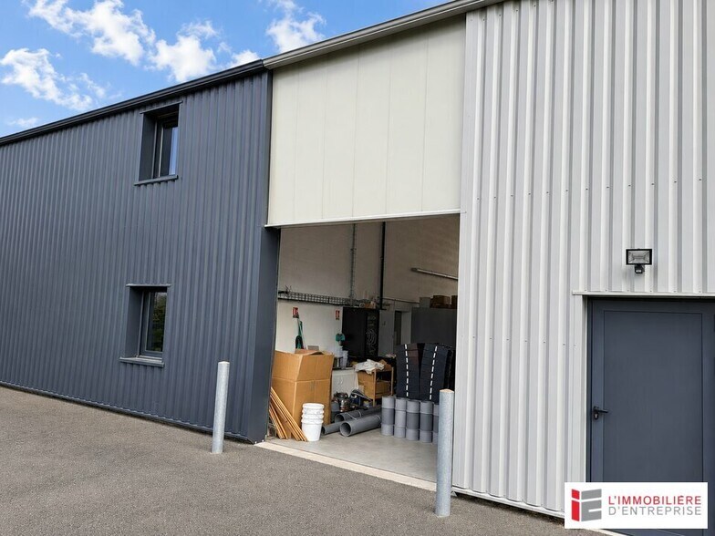 Flex in La Chapelle-des-Fougeretz for lease - Building Photo - Image 3 of 12