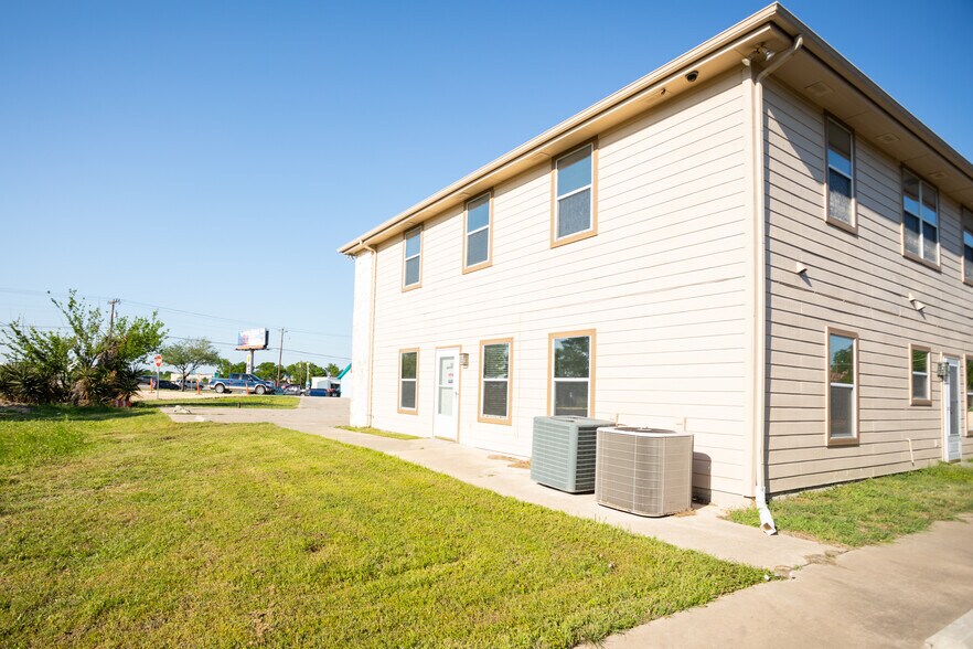 310 W Murray St, Manor, TX à louer - Photo du bâtiment - Image 2 de 14