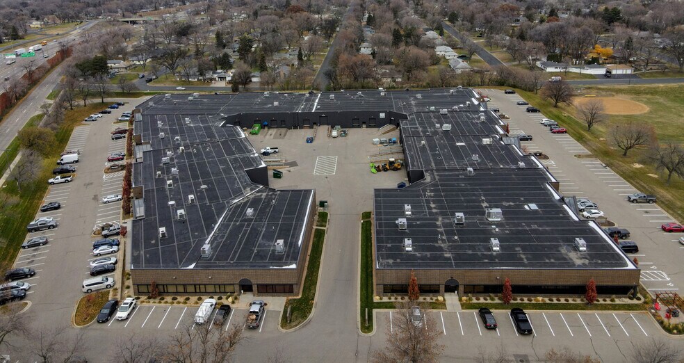 9201 E Bloomington Fwy, Bloomington, MN à louer - Photo du bâtiment - Image 3 de 22