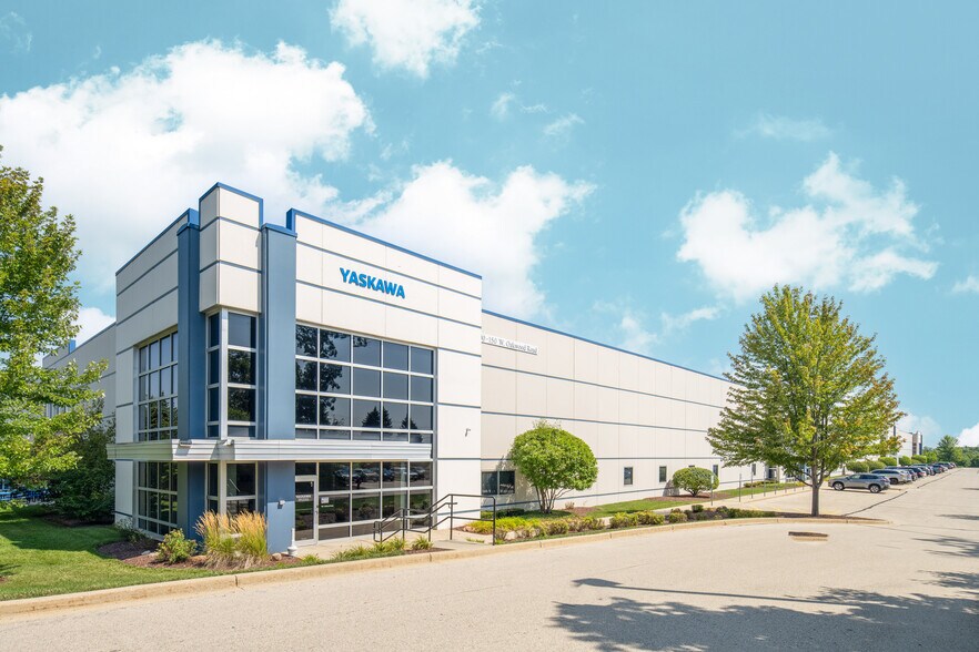 100 W Oakwood Rd, Oak Creek, WI à louer - Photo du bâtiment - Image 3 de 10