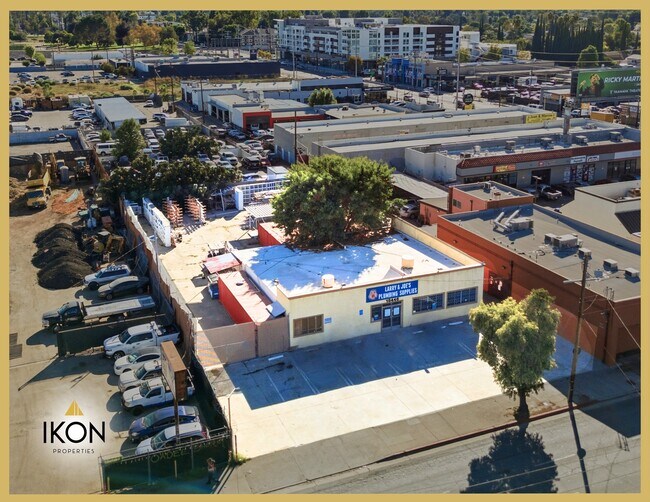 More details for 18446 Vanowen St, Reseda, CA - Retail for Sale