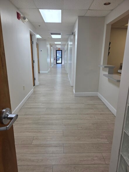 2525 Harbor Blvd, Port Charlotte, FL for lease - Building Photo - Image 3 of 19