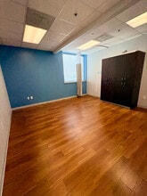 400 W Arbrook Blvd, Arlington, TX for lease Interior Photo- Image 2 of 8