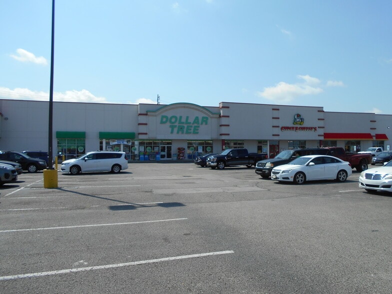 1008 E Lewis and Clark Pky, Clarksville, IN for lease - Building Photo - Image 3 of 4