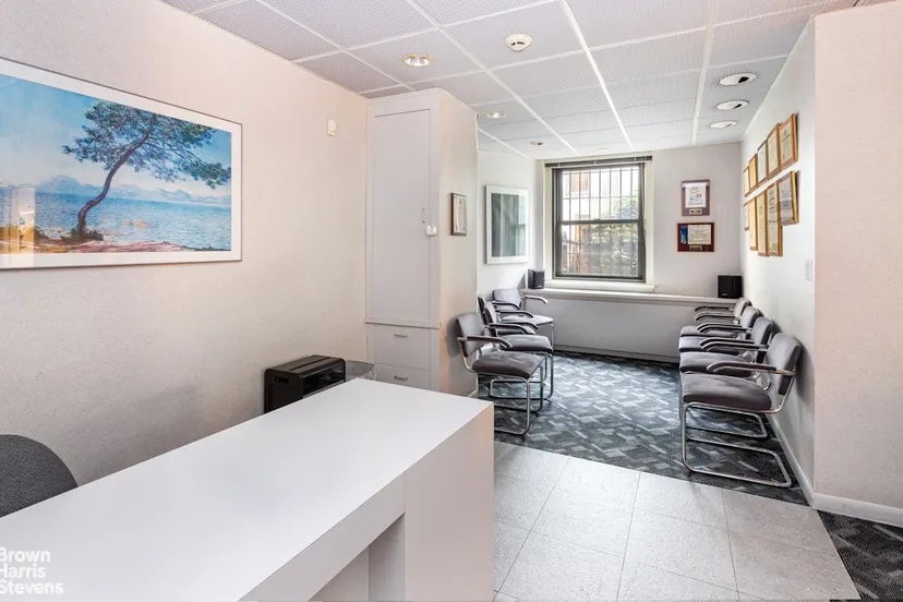 115 E 61st St, New York, NY 10065 - Unit C - - Interior Photo - Image 2 of 11