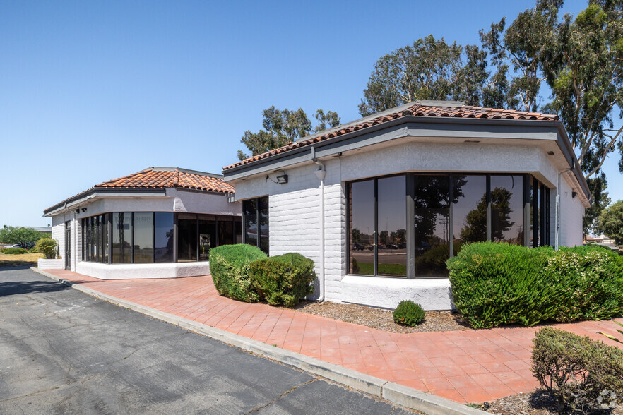 24515 Alessandro Blvd, Moreno Valley, CA for lease - Primary Photo - Image 1 of 26