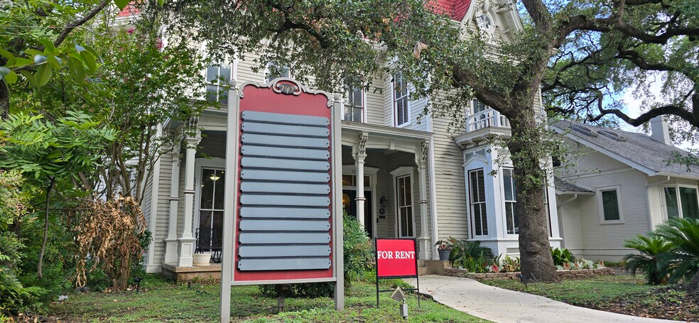 702 Rio Grande St, Austin, TX à louer - Photo du bâtiment - Image 3 de 9