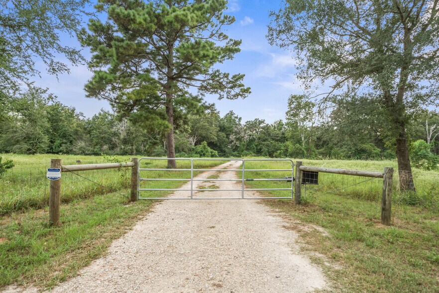 27201 Double Culvert Road, Hempstead, TX for sale - Building Photo - Image 2 of 15