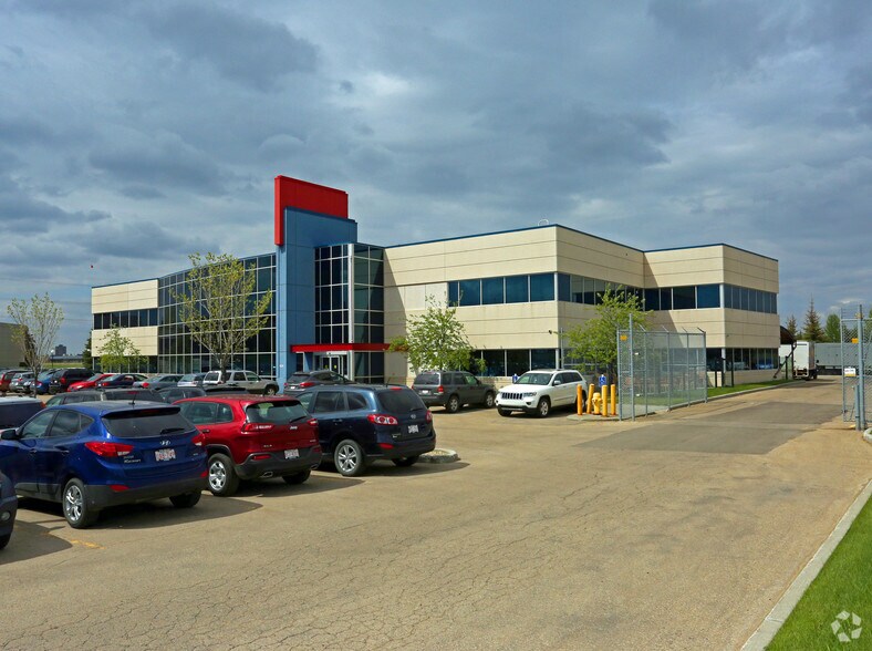 9520 42 Ave NW, Edmonton, AB à louer - Photo du bâtiment - Image 1 de 3