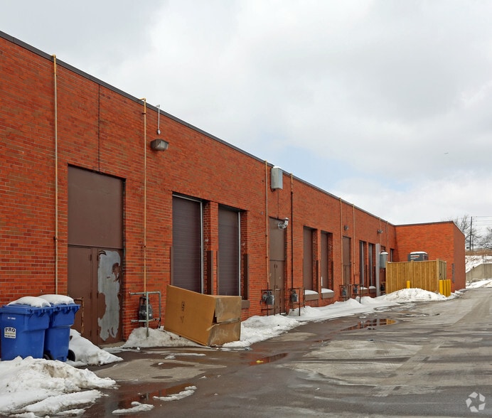 470-536 Champagne Dr, Toronto, ON à louer - Photo du bâtiment - Image 3 de 20