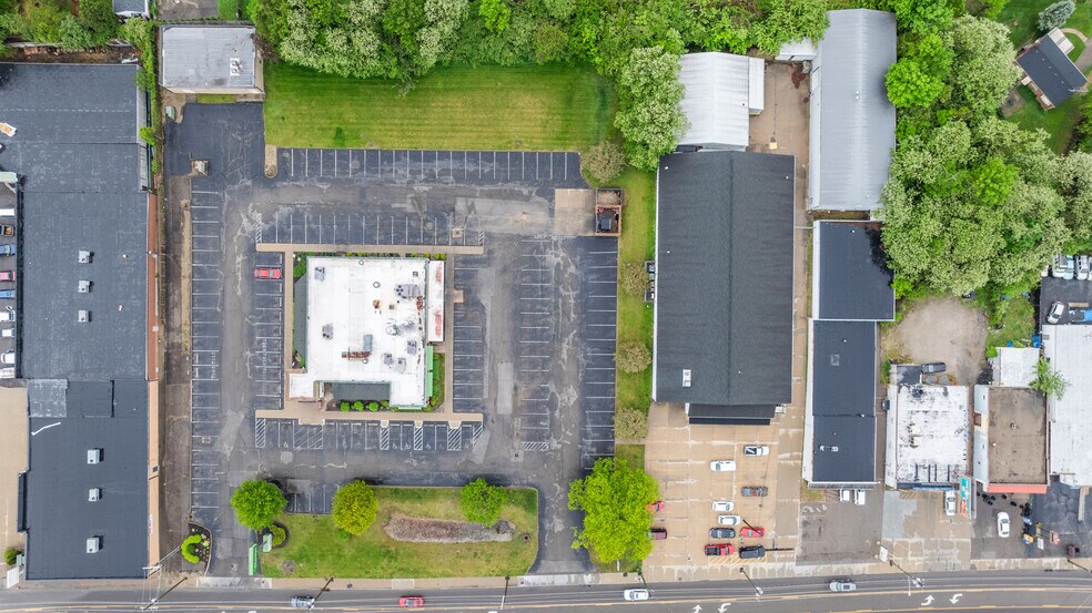 5075 Crookshank Rd, Cincinnati, OH à vendre - Photo du bâtiment - Image 2 de 19