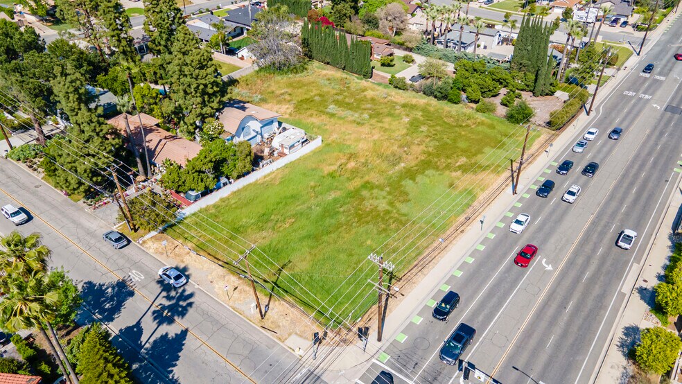 9118 Baseline Rd, Rancho Cucamonga, CA à vendre - Aérien - Image 2 de 4