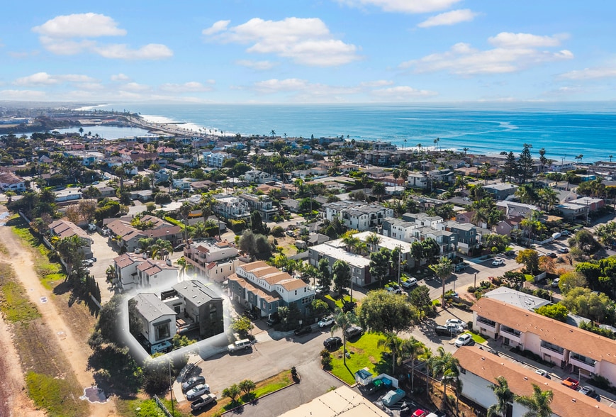 385 Juniper Ave, Carlsbad, CA à vendre - Photo du bâtiment - Image 2 de 21