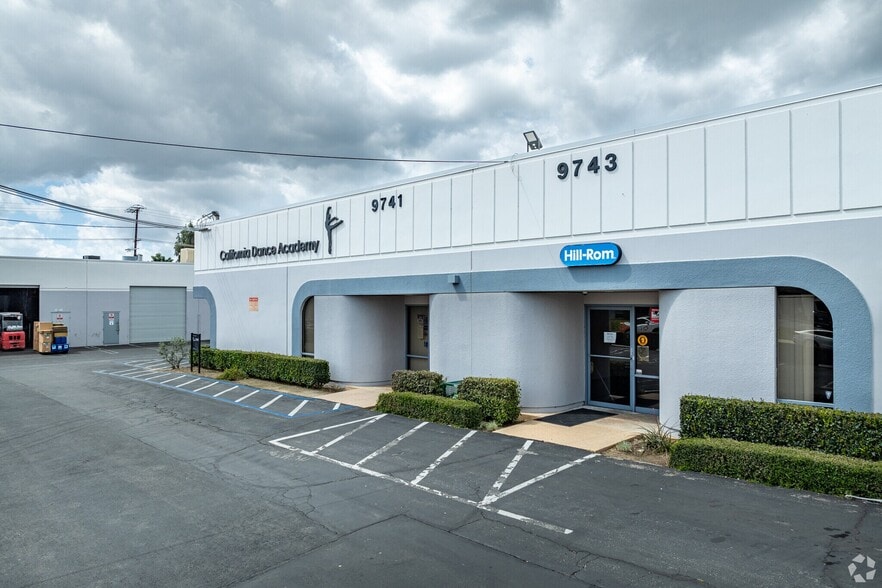 21001-21009 Superior St, Chatsworth, CA for lease - Building Photo - Image 3 of 8