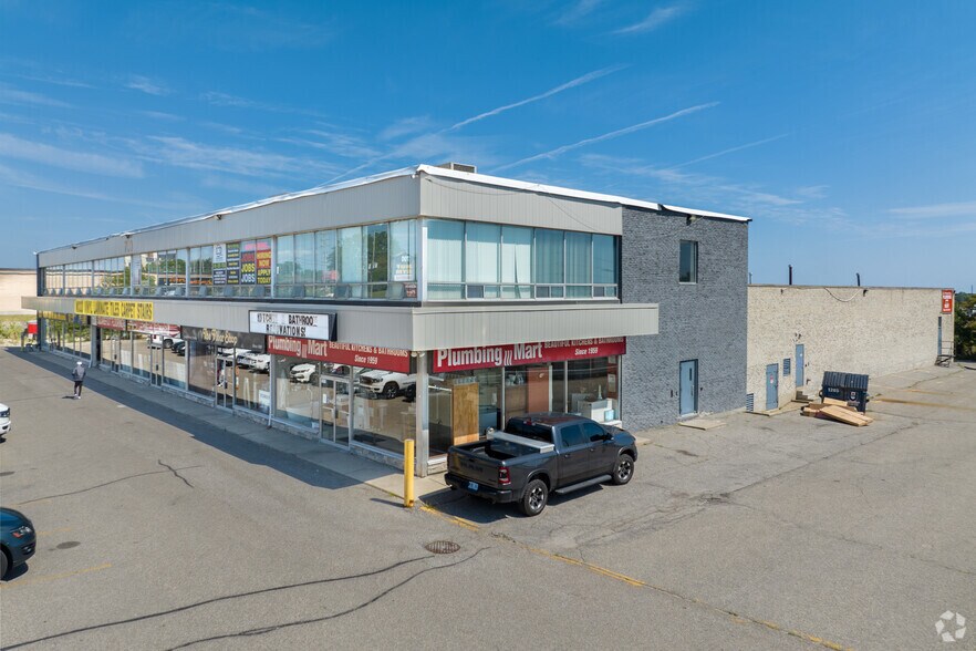 700 Dundas St E, Mississauga, ON à louer - Photo du bâtiment - Image 2 de 5
