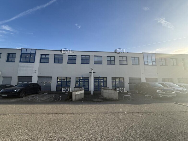 Flex in Croissy-Beaubourg for sale - Building Photo - Image 1 of 10