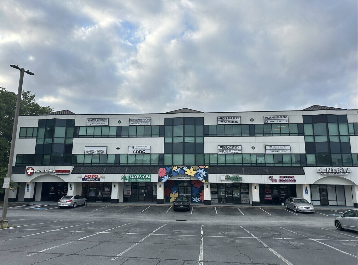 5700-5730 Buford Hwy, Norcross, GA à louer Photo intérieure- Image 1 de 9