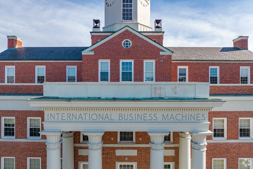 22 Adams Ave, Endicott, NY à louer - Photo du bâtiment - Image 2 de 7
