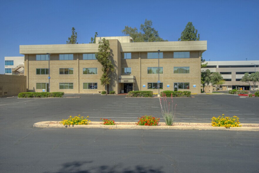 9225 N 3rd St, Phoenix, AZ à louer - Photo du bâtiment - Image 3 de 10