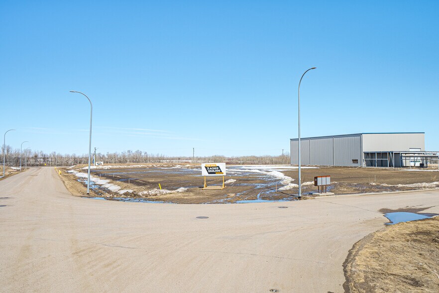 6926 66 St, Lloydminster, AB à vendre - Photo du bâtiment - Image 2 de 5