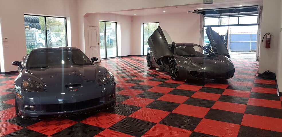 256-260 Green St, South Hackensack, NJ à louer - Photo du bâtiment - Image 3 de 4