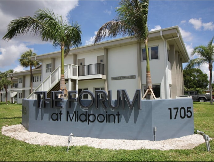 1705 Colonial Blvd, Fort Myers, FL for lease Primary Photo- Image 1 of 4