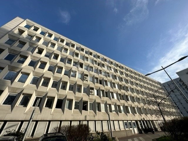 Office in Créteil for lease - Building Photo - Image 1 of 10
