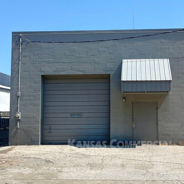417 SE 10th Ave, Topeka, KS for lease - Building Photo - Image 2 of 2