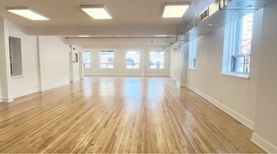 615-617 Yonge St, Toronto, ON for lease Interior Photo- Image 2 of 4