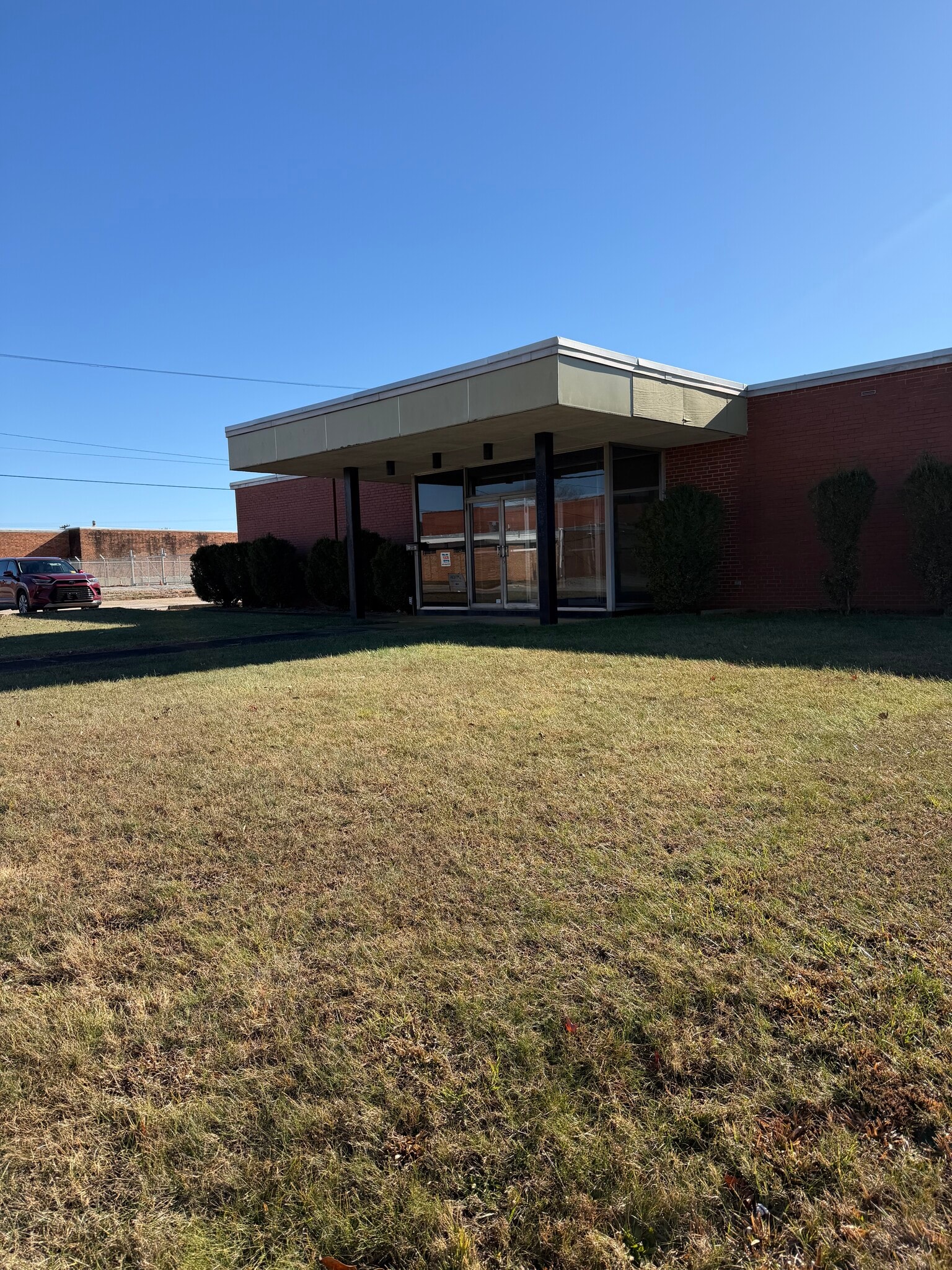 1411 Progress Ave, High Point, NC for lease Interior Photo- Image 1 of 4