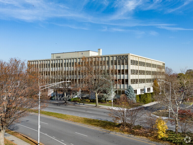 900 Merchants Concourse, Westbury, NY for lease - Building Photo - Image 1 of 8