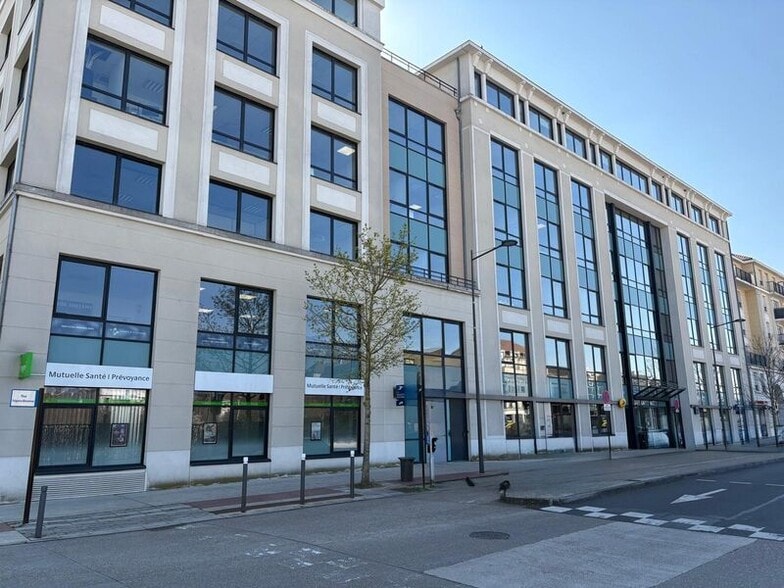 Office in Bussy-Saint-Georges for lease - Building Photo - Image 1 of 17